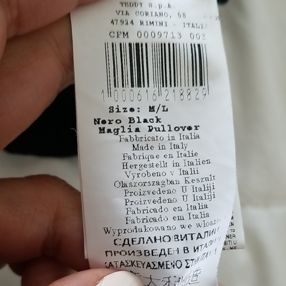 Rinascimento Black Puff Sleeve Blouse - Picture 4 of 5